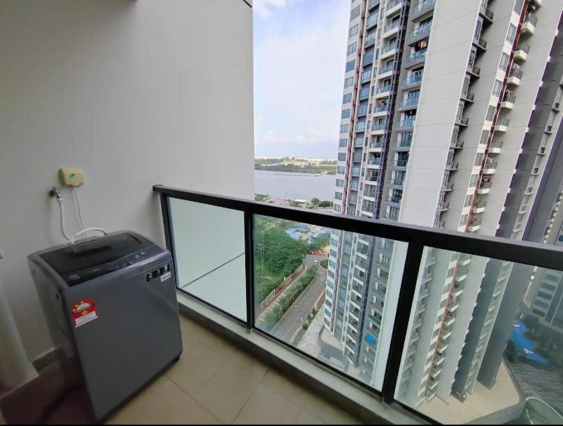 R&f Princess Cove - Jb Causeway - Sauna - Netflix - Like Facilities Apartment